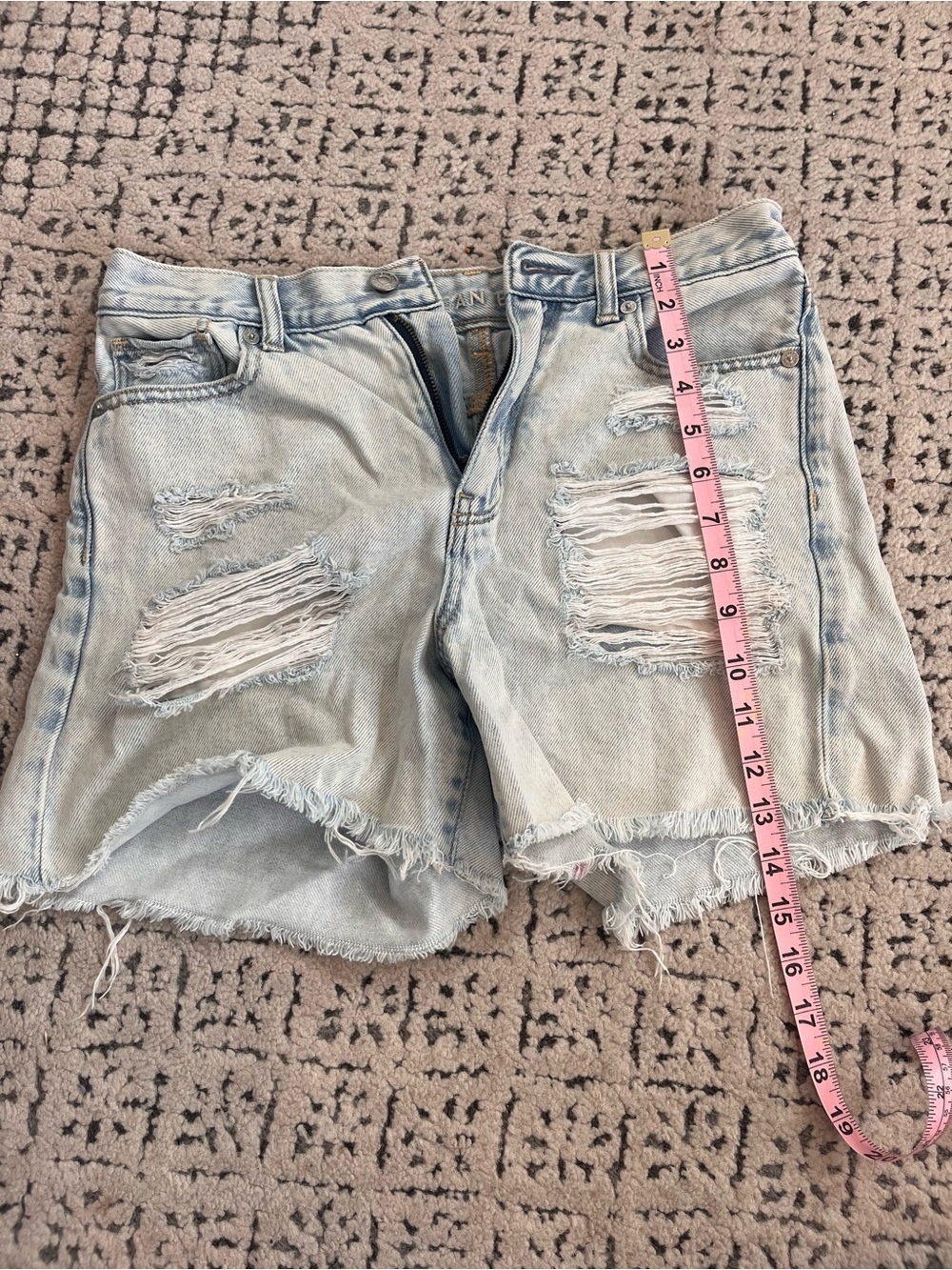 American Eagle light wash mom jean shorts size M - Picture 9 of 9